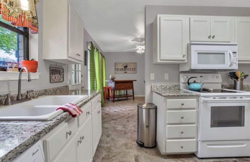Fredericksburg House | Heated PrvtPool/hugeHT,EPICbckyrd,Toys,Firepit,inTown