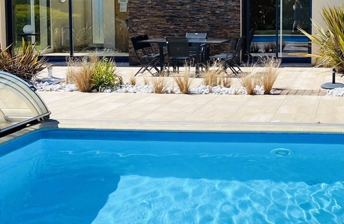 Santec Villa | HEATED SWIMMING POOL 2-person apartment with private spa in villa - beach 300m away