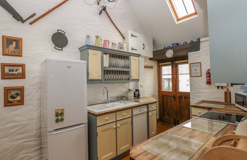 Milford Haven Cottage | HEATHER COTTAGE, pet friendly, with open fire in Rosemarket