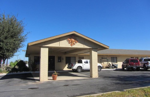 Bruni Hotel | Hebbronville Executive Inn