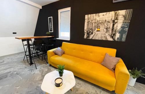 Vracar Apartment | Hedonist-Boulevard Stayhouse