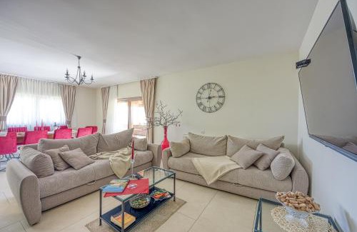 Ludbreg Apartment | Hedonistic Vineyard Estate With Hot Tub - Happy Rentals