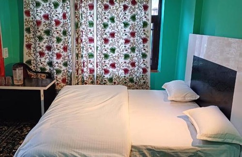 Pahalgam House | Heera Guest House