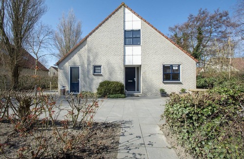 Julianadorp aan zee House | Heerlijke Vakantievilla met Riante Tuin op Loopafstand van het Strand van Julianadorp aan Zee