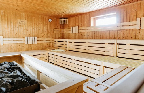 Scheidegg Apartment | Heimatel: Smartes Allgäu-studio mit Pool & Sauna in Bester Lage