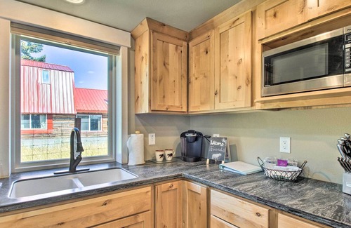 Helena Cabin | Helena Cabin w/ Mtn Views + Steps to Creek!
