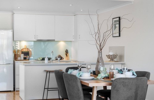 Adelaide Central Business District Villa | Helena House—A Spacious Urban Retreat