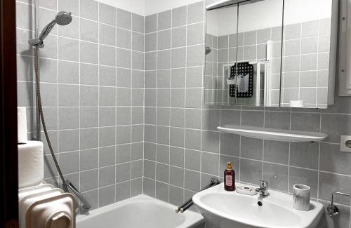 Hofherrnweiler Apartment | Helle 2 Zimmer Wohnung mit Balkon gemütlich & zentral