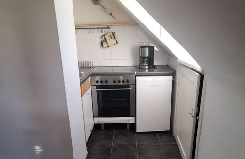 Stuttgart Apartment | Helle, Vollmöblierte 2-zimmer-dg-wohnung, Ruhig, Zentral, Wlan