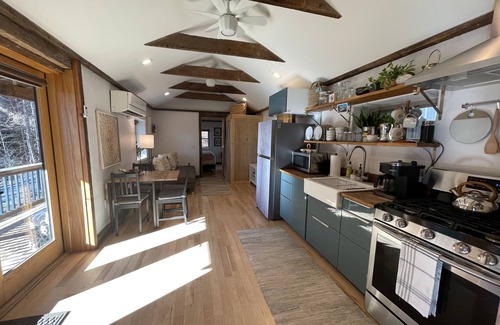 Swannanoa House | Hemlock Cottage Mountain Retreat & Sanctuary 15 minutes from Asheville, NC