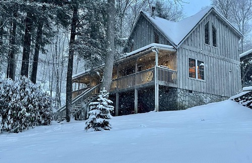 Maggie Valley Cabin | Hemlock Creek Hollow -700 Ft Cascading Creek, 2 Master Suites, close to BRP