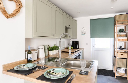 Mynytho Cottage | HEN GAREJ, pet friendly, with a garden in Llanbedrog