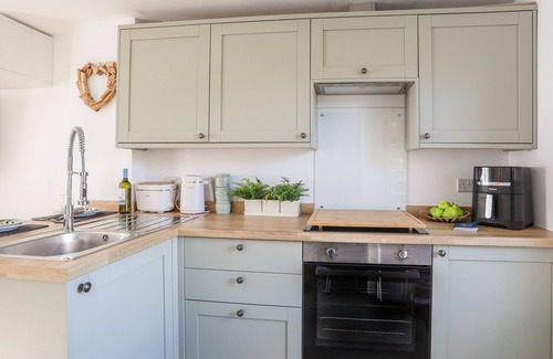 Mynytho Cottage | HEN GAREJ, pet friendly, with a garden in Llanbedrog