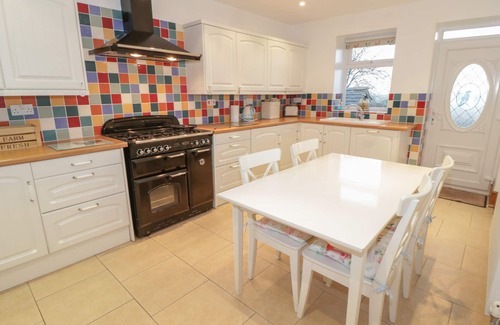Llanrwst Cottage | HEN STABL, character holiday cottage, with a garden in Llanrwst