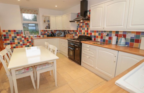 Llanrwst Cottage | HEN STABL, character holiday cottage, with a garden in Llanrwst
