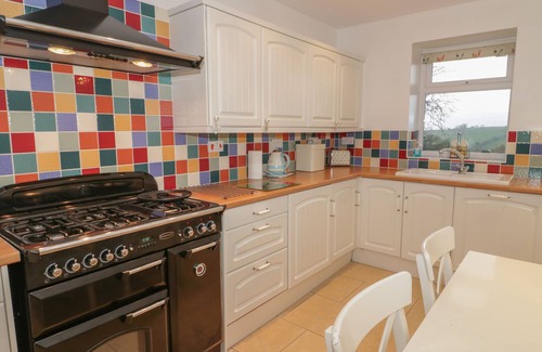 Llanrwst Cottage | HEN STABL, character holiday cottage, with a garden in Llanrwst