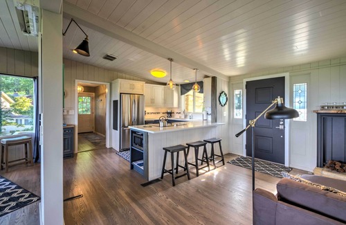 Laurel Park House | Hendersonville Home w/Views - 3 Mi to Downtown!