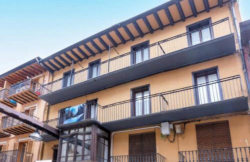 Puigcerda Apartment | HERITAGE APARTMENTS CERDANYA al carrer Major i parking
