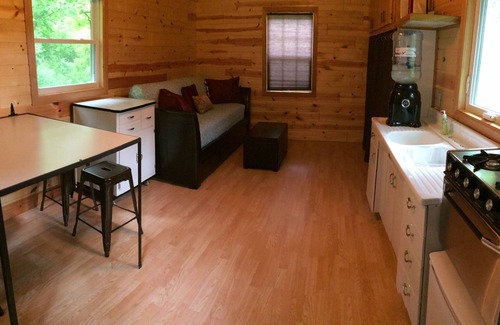 Chatfield Cabin | Heritage Hideaway- Tiny House