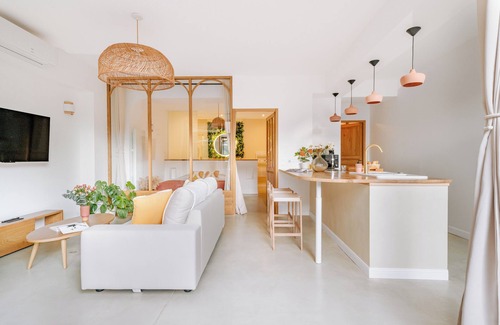 Nyons Apartment | Hermès - Air-conditioned suite with Scandinavian Jacuzzi