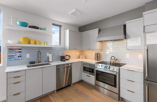 East Queen Anne Apartment | Hermione's Time-Turner Sweet Suite