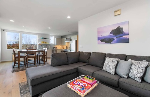 East Queen Anne Apartment | Hermione's Time-Turner Sweet Suite