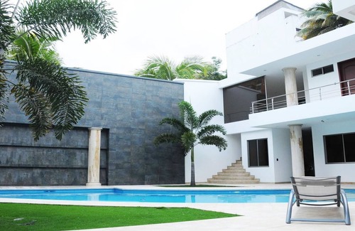 Cali House | Hermosa Casa Frente a la Ribera del río Cali