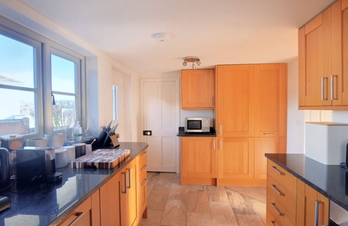 Lyme Regis Cottage | HERNELEE COTTAGE, pet friendly, country holiday cottage in Lyme Regis