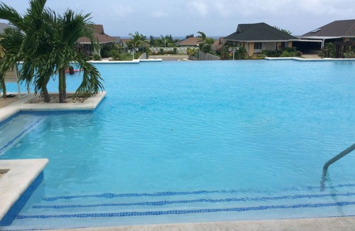 Priory House | Heroes Villa - at Richmond - Private Beach Access