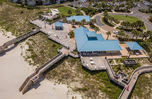 Litchfield by the Sea House | Heron Marsh 86 in Litchfield By the Sea, steps away from the pool and beach