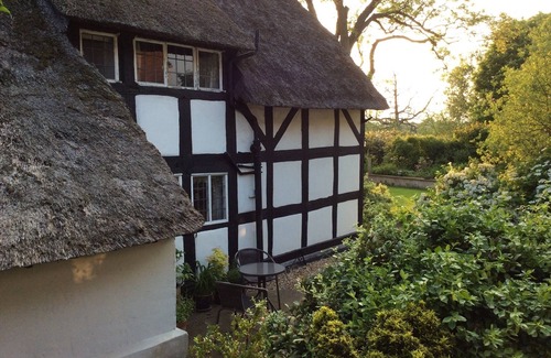 Alcester Apartment | Heron View Riverside Retreat in Peaceful Rural Hamlet near Roman Town, Alcester