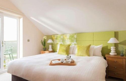 Winnard's Perch Resort | Herons House Sleeps 12, heated Pool, hot tub, sauna, games room 5 Star!