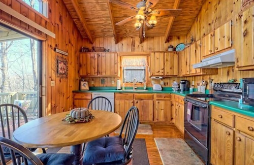 Hiawassee Cabin | Hiawassee Hideaway: Firepit, 2 Decks, Pet Friendly, Mtn Views, Grill, Smart TVs