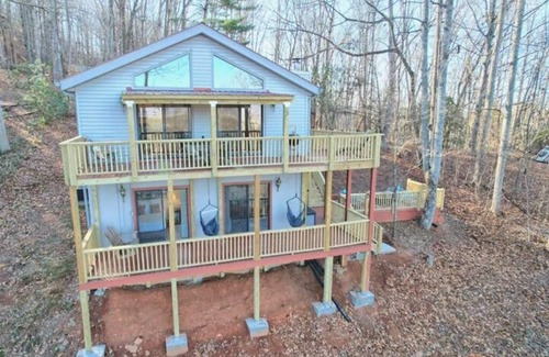 Hiawassee Cabin | Hiawassee Hideaway: Firepit, 2 Decks, Pet Friendly, Mtn Views, Grill, Smart TVs