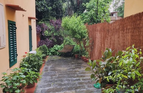 Santissima Annunziata Apartment | Hibiscus Florence Apartment. Modern apartment in the heart of Florence