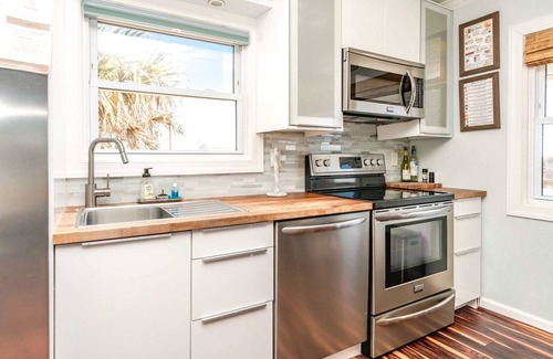 North Topsail Beach House | Hibiscus Hut - 2 BR Cottage with Panoramic Ocean Views! Dog Friendly