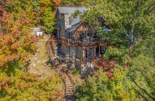 Lake Lure House | Hickory Hideaway | Lake Lure Waterfront Cabin