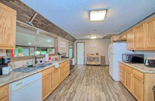 Hemphill House | Hickory Hill Hideaway