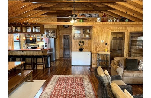 Quinlan House | Hickory House on Lake Tawakoni