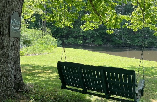 Shore House | Hickory Shores Wildlife Preserve. Kayak, fish, hike, bike trail & wineries.