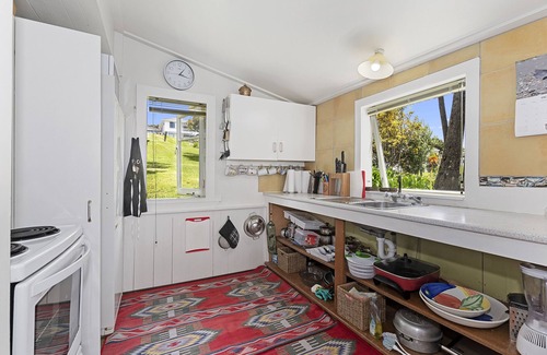 Langs Beach Cottage | Hidden Cove Gem - Langs Beach Holiday Home