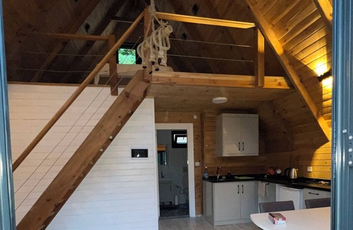 Yomra Cottage | Hidden Garden Bungalow