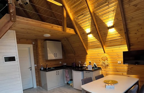 Yomra Cottage | Hidden Garden Bungalow