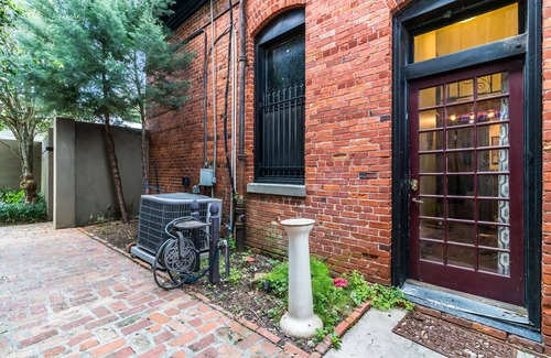 Scott House | Hidden Gem! Beautiful, Historic Renovated Bank in DT Scott, Minutes to Lafayette