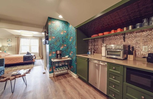 Charlotte House | Hidden Gem Carriage House—Stylish & Walkable Stay!