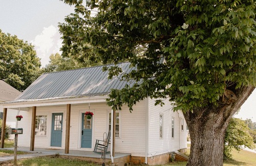 Sparta House | Hidden Gem Cottage in the middle of quaint, small town TN!
