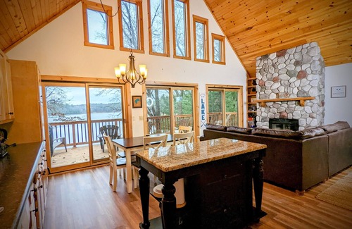 Pine River Cabin | Hidden Gem - Cozy Private Chalet on Full Rec Lake!