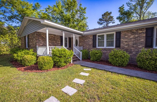 Kirkland House | Hidden Gem in Porters Neck with Hot Tub+Fire Pit
