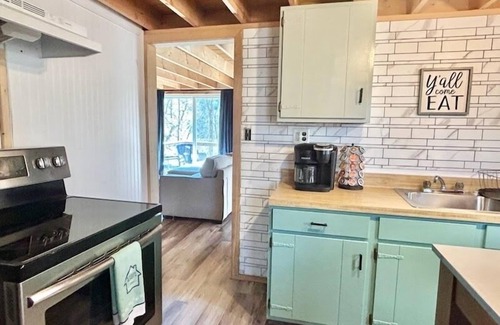 Berkeley Springs Cabin | Hidden Gem in the woods with hot tub