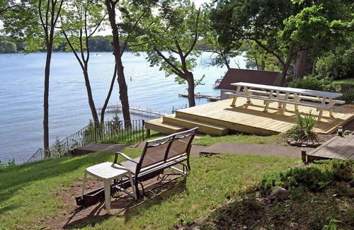 Bassett House | Hidden Gem on the Lake Near Popular Attractions